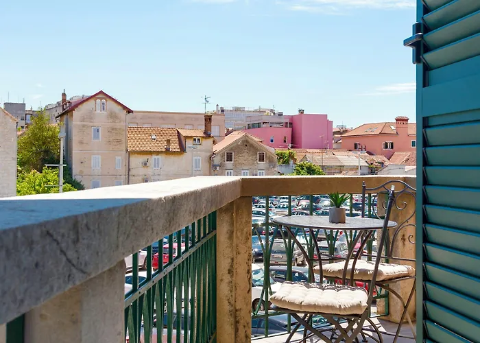 לינה וארוחת בוקר 48 ספליט