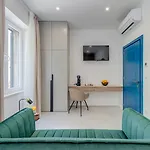48 Bed & Breakfast 4*