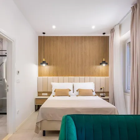 48 Oda ve Kahvaltı Split