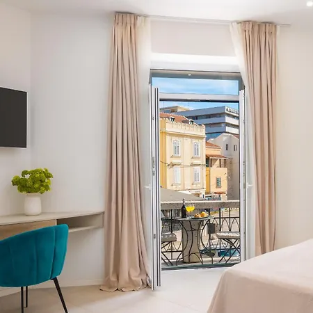 48 Oda ve Kahvaltı Split